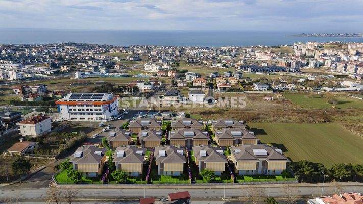 Spacious Triplex Houses Close to Sea in Istanbul Beylikduzu