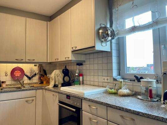 Einbauküche mit allen Geräten!