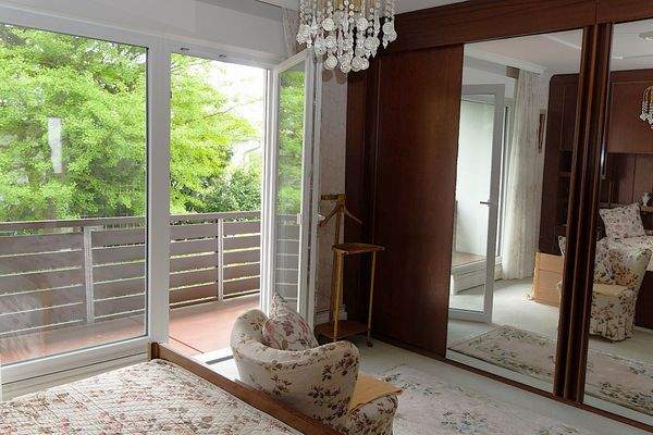 OG - Elternschlafzimmer mit Zugang zur Loggia