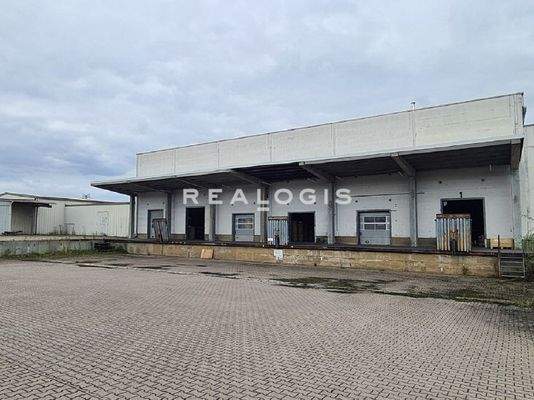 Halle 8 Andienung außen