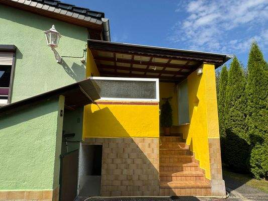 überdachter Eingang
