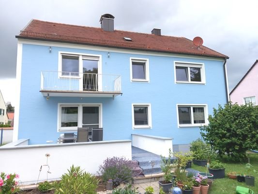 Vorderansicht; 1. OG mit Balkon