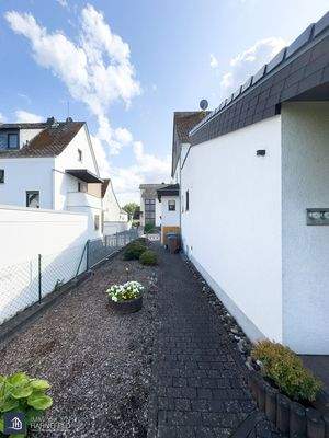 Seitliche Objektansicht/Wohnhausanbau