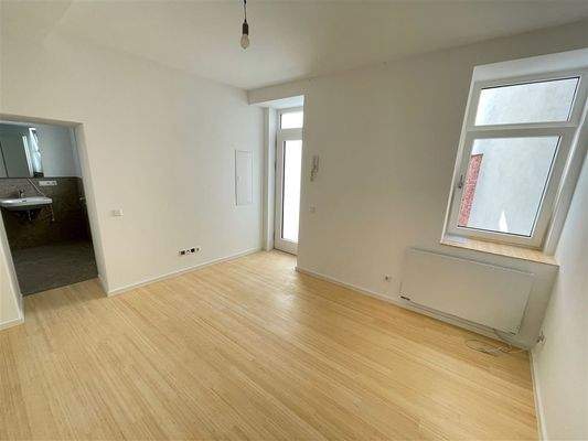 Hinterhaus OG - Durchblick Bad