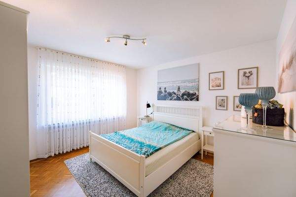 Schlafzimmer EG-Fenster.jpg