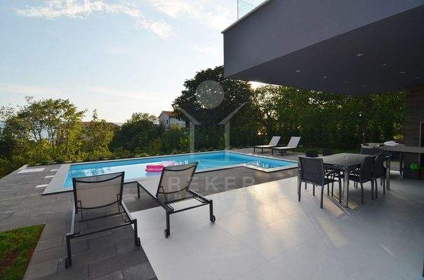 Sorgenfreie Freude im herrlichen Pool