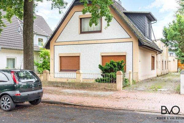 Grundstückszufahrt von der Straße