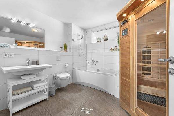 Sauna und Whirlwanne – ein Ort für Körper und Seele