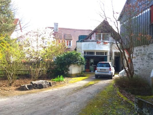  Anbau mit Garage, Eingang, Balkon im DG