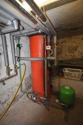 43 Pufferspeicher Heizung.JPG