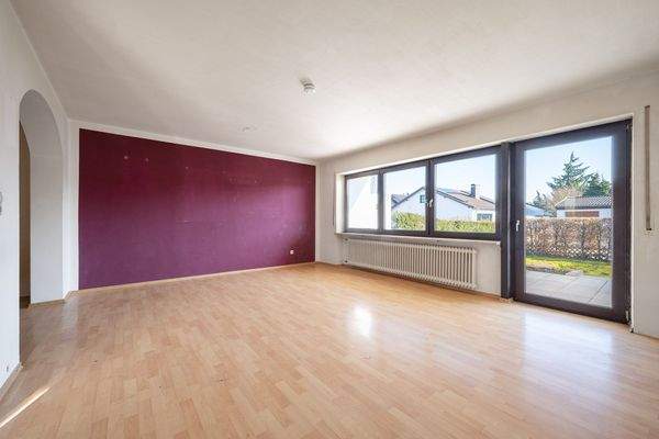 Wohnzimmer mit Blick in den Garten