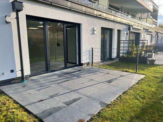 Terrasse mit Grünfläche