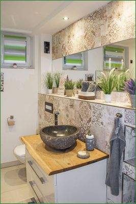 Schickes Waschbecken im Untergeschoss