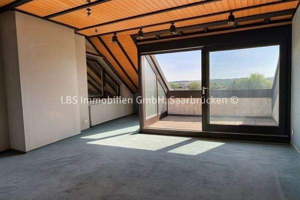 Wohnzimmer mit Ausgang Balkon