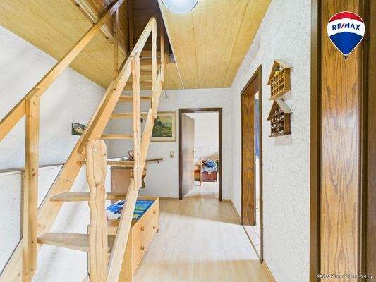 RE/MAX Immobilien DeLux Einfamilienhaus Niederlosheim Flur