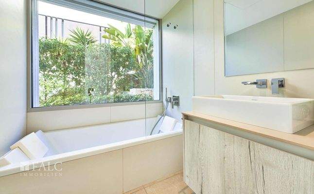 Badezimmer mit Wanne