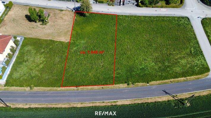 1 Grundstück 1.048 m²