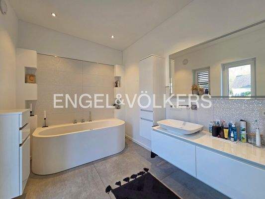 Badezimmer (Dachgeschoss)