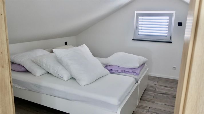 Schlafzimmer 2 DG