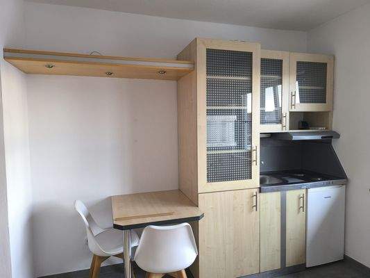 Pantryküche mit Essplatz