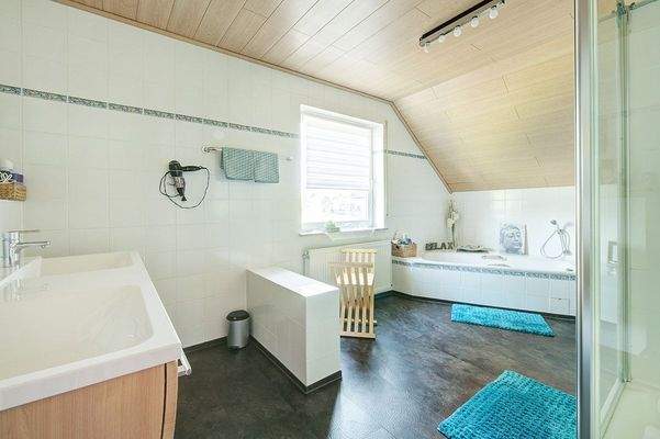 Badezimmer Dachgeschoss