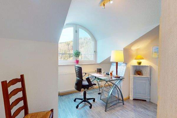 Kleines Nebenzimmer mit tollem Ausblick, derzeit als Büro genutzt