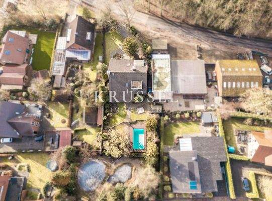 Luftaufnahme der Immobilie mit Überblick über Grundstück, Lage und Umgebung