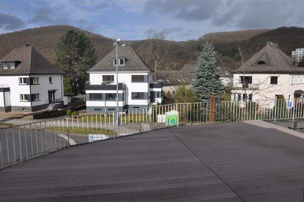 Blick von Dachterrasse im OG