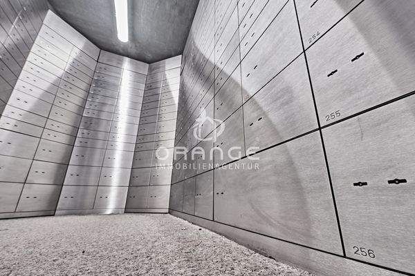 ...auf 256 Schliessfächer...