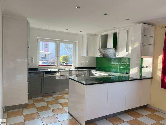 Offene Küche mit Einbauküche