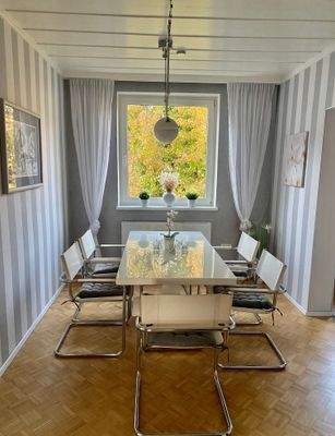 Esszimmer mit Blick auf den Park.jpg