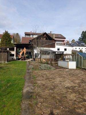 Rückansicht mit Scheune 