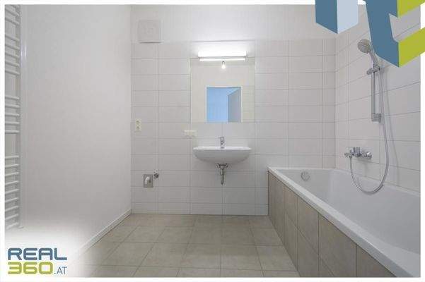 Badezimmer mit Badewanne