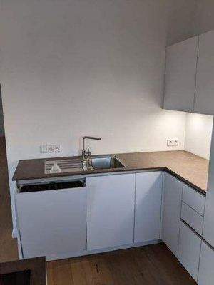 offene Küche mit viel Licht