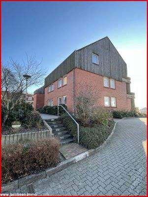 West-Ansicht (Weg von den Garagen zur Wohnung)