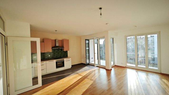 Womzimmer integrierte Küche.jpg