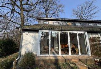Außensicht mit Wintergarten