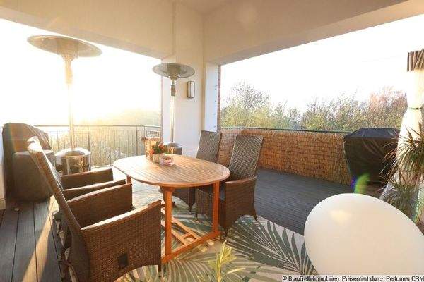 uneinsehbare offene Loggia