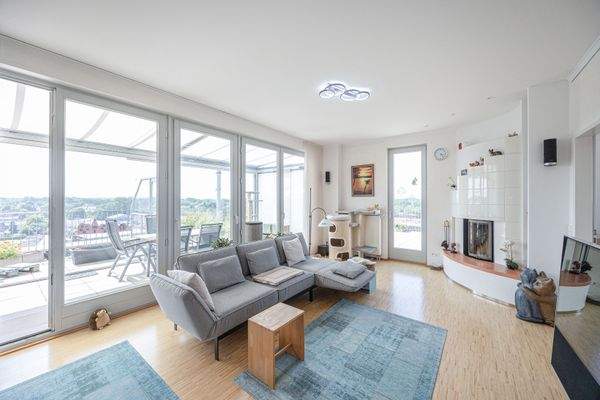 Wohnzimmer mit Kamin