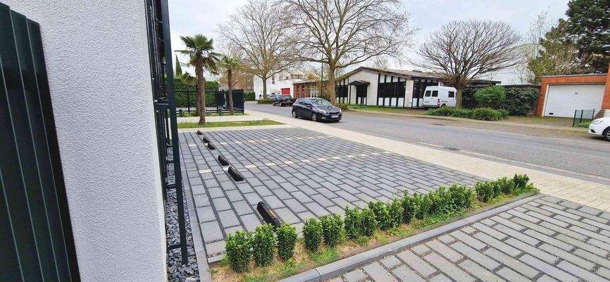 Parkplätze vor dem Haus