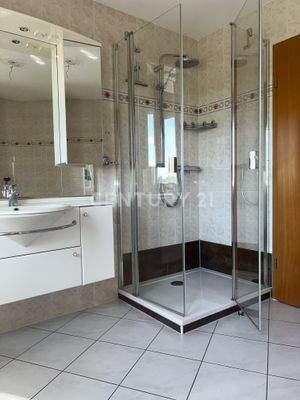 Bad Dusche und Wanne