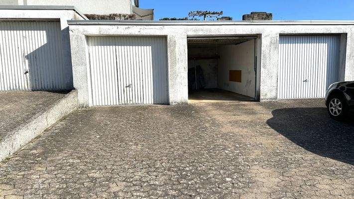 Garage in der Querstraße (Optionale Kaufmöglichkeit: 10.000 Euro)