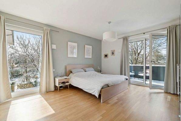 Zimmer 3 mit Balkon und En Suite Bad im 2. OG