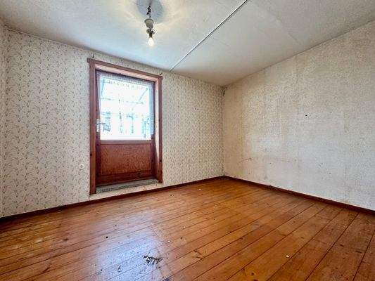 Zimmer im OG mit Zugang Balkon