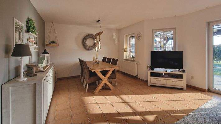 V1647 Wohn- Esszimmer II