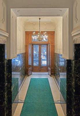 Hauseingang Richtung Straße