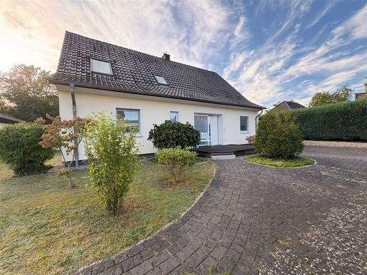 mit neuer Carportanlage 