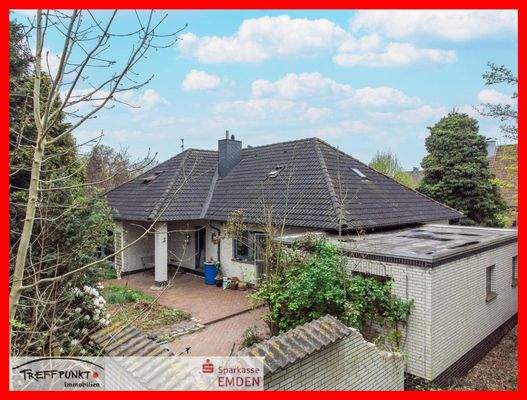 Seitenansicht mit Garage