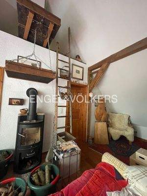 Individuelle Raumgestaltung im oberen Geschoss inkl. Kamin