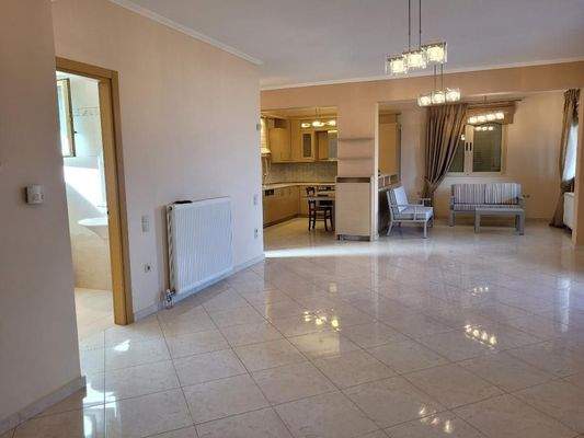 Kreta, Argouli: Zweistöckiges Haus mit Keller zu verkaufen